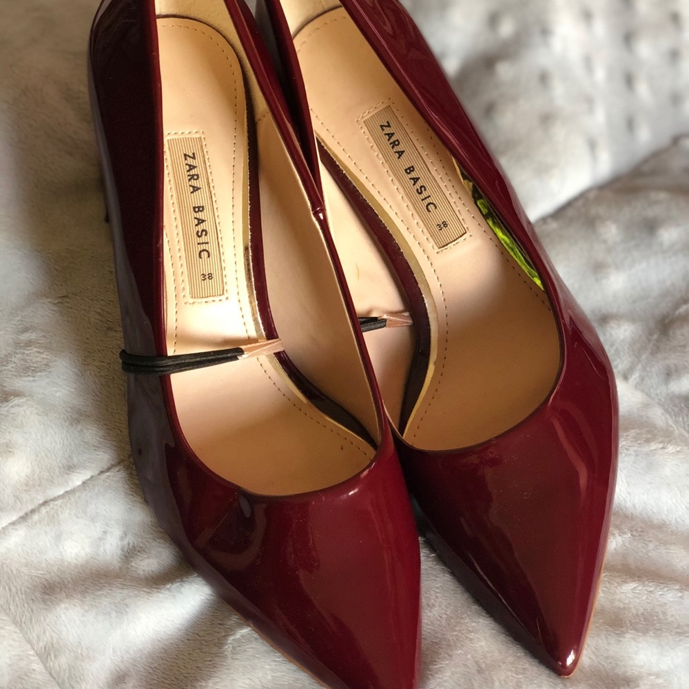 Zara blog heel. Vernis-Burgundy color.